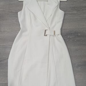 Elegant White Sleeveless Dress